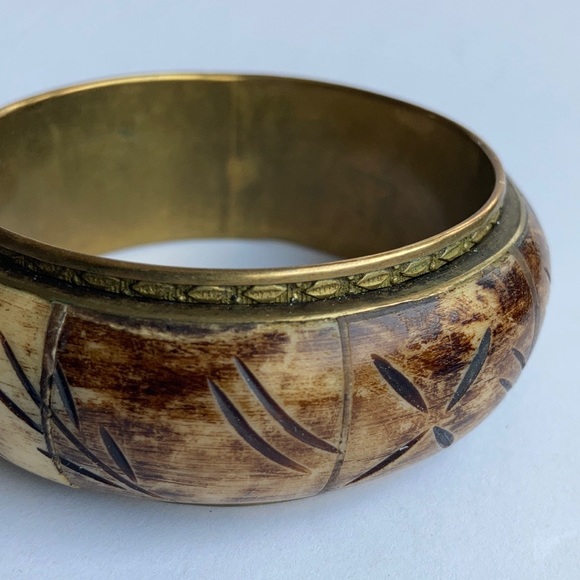 Vintage Rustic Bone and Brass Tone Bracelet w Simple Carving. Handmade. - Picture 4 of 7